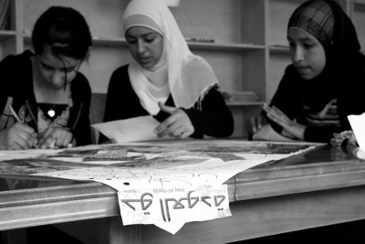 Refugee youth using photos and newspapers to represent their history and their rights