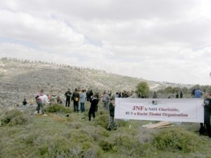 Land Day activity in Cremezan, Beit jala, March 2012. (© BADIL)