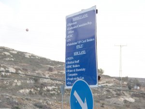 At the checkpoint into Ramallah, 2000 (©BADIL)