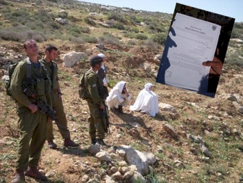 أمر عسكري يسهّل عملية استيلاء المستوطنين على الأملاك الفلسطينية تحت حراسة الجيش، الخليل 2010 (تصوير)CPT
